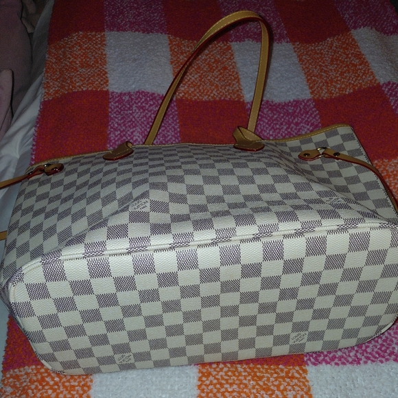 Checkered Tote Bag with Pouch - Picture 4 of 4